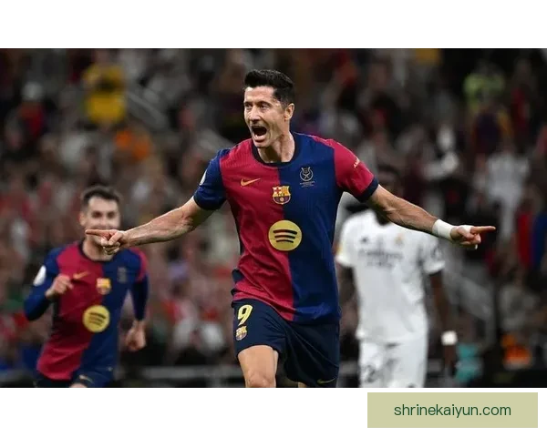 莱万多夫斯基正式穿上巴萨9号球衣，迎来新赛季表现值得期待